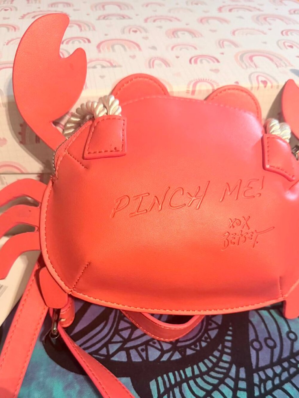 Betsey Johnson "Crabby" red crab-shaped novelty crossbody purse, NWT - Picture 3 of 5